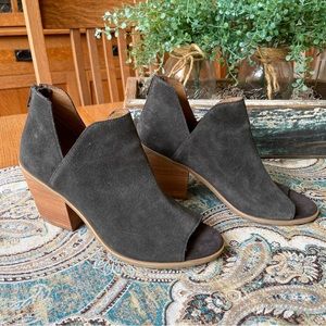 Susina Suede open toe stacked heel leather bootie low rise 8